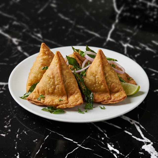 Samosa Trio (2Veg/1 Lamb/1 Chicken).